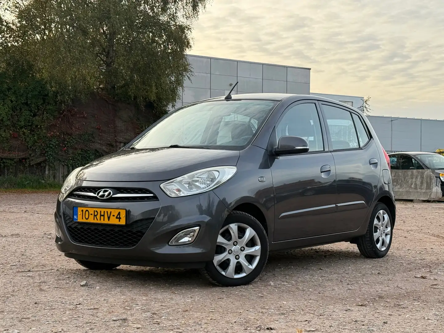 Hyundai i10 1.1 i-Motion Cool/VELGEN Gris - 1