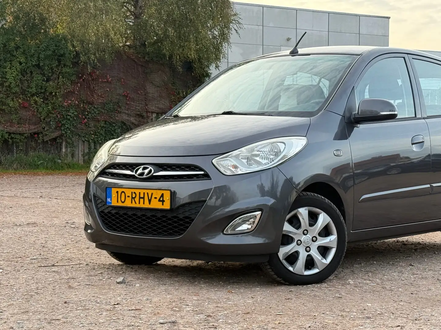 Hyundai i10 1.1 i-Motion Cool/VELGEN Gris - 2