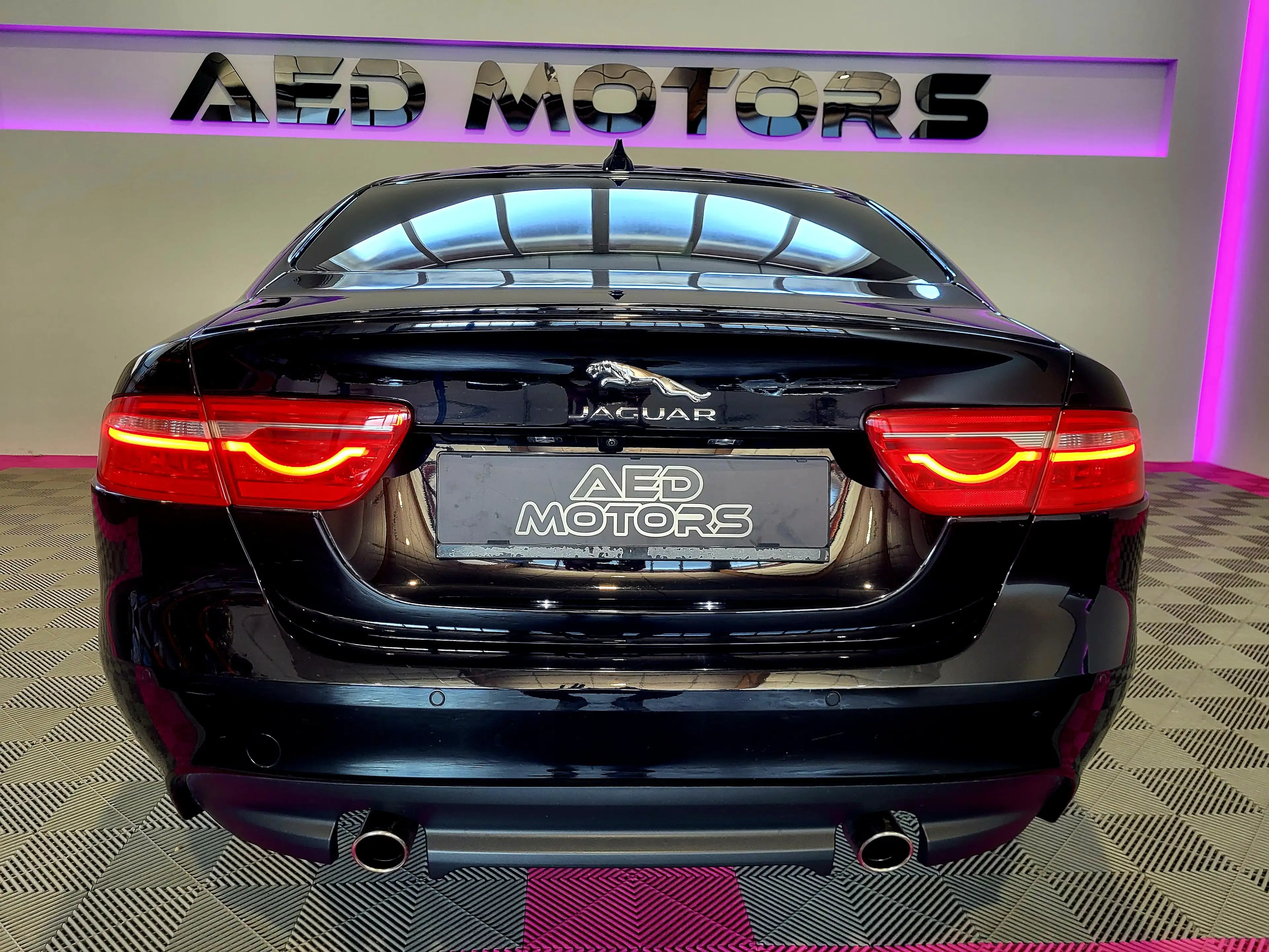 Jaguar XE R-SPORT AWD 25D — photo 4