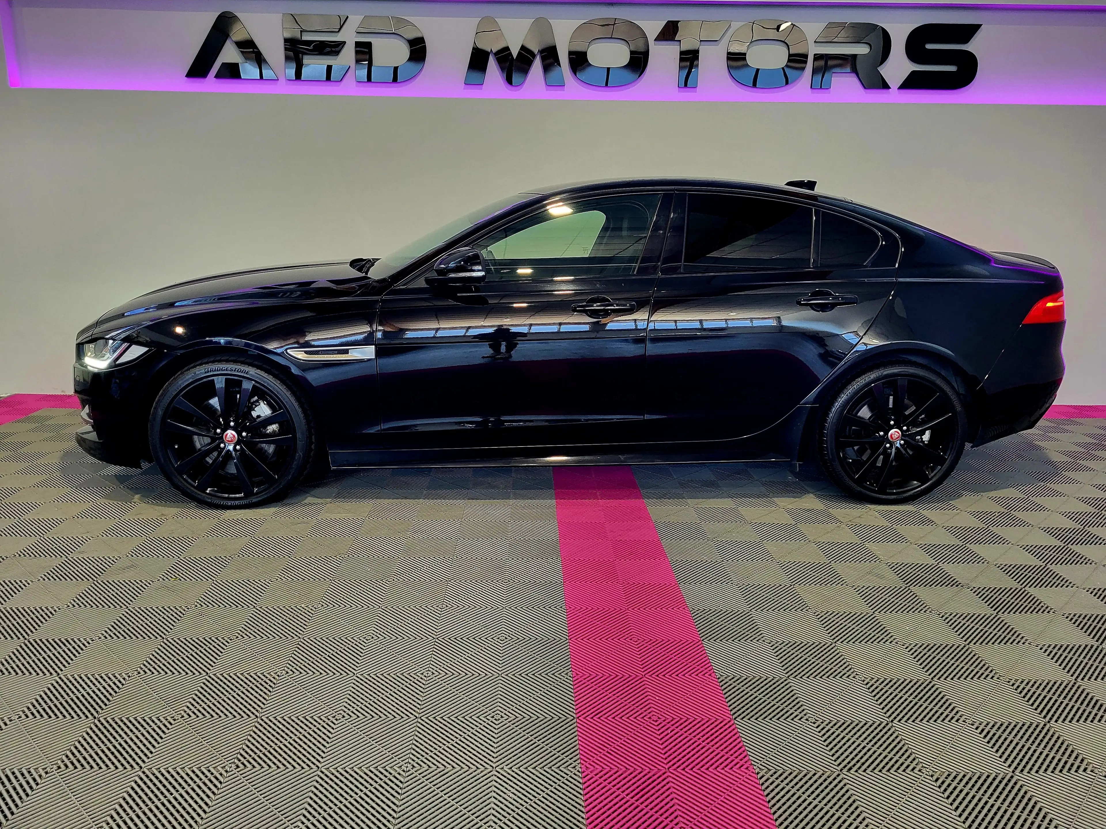 Jaguar XE R-SPORT AWD 25D — photo 2