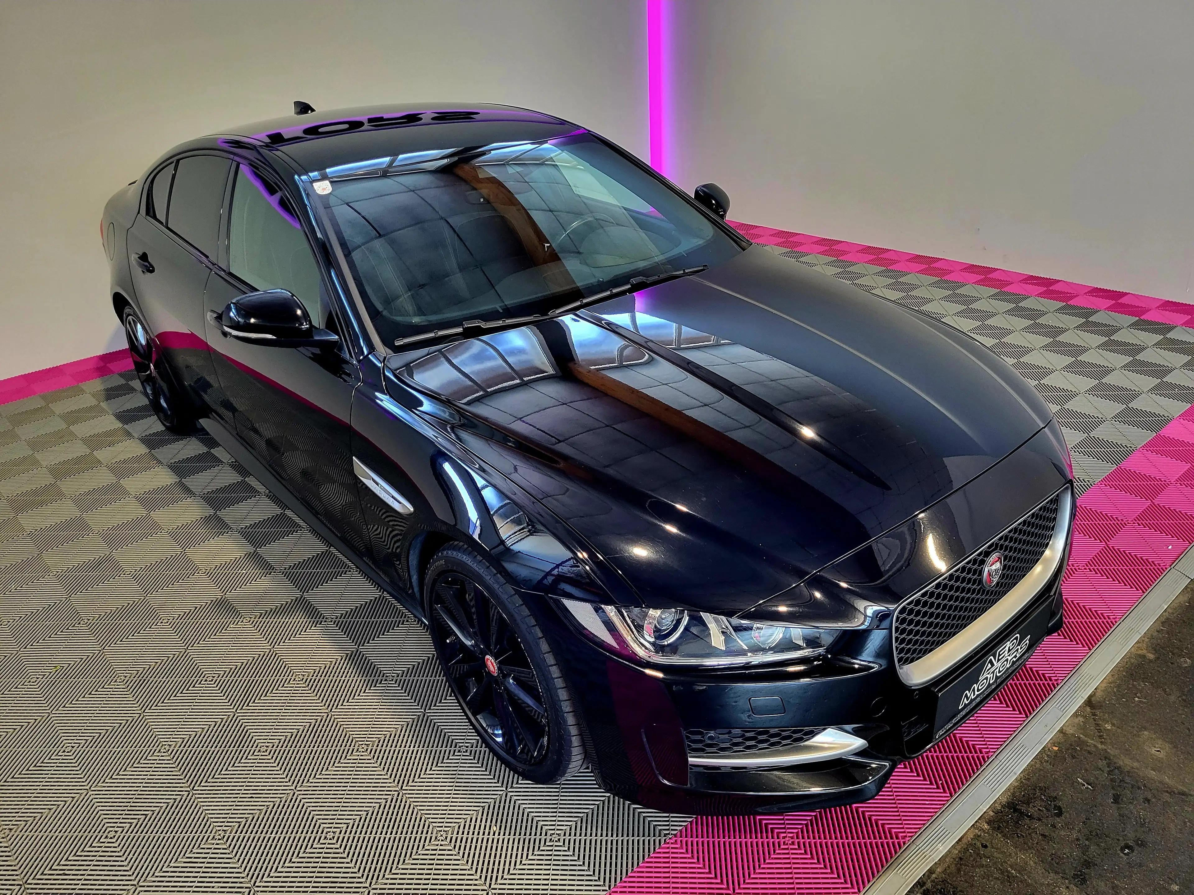Jaguar XE R-SPORT AWD 25D — photo 14