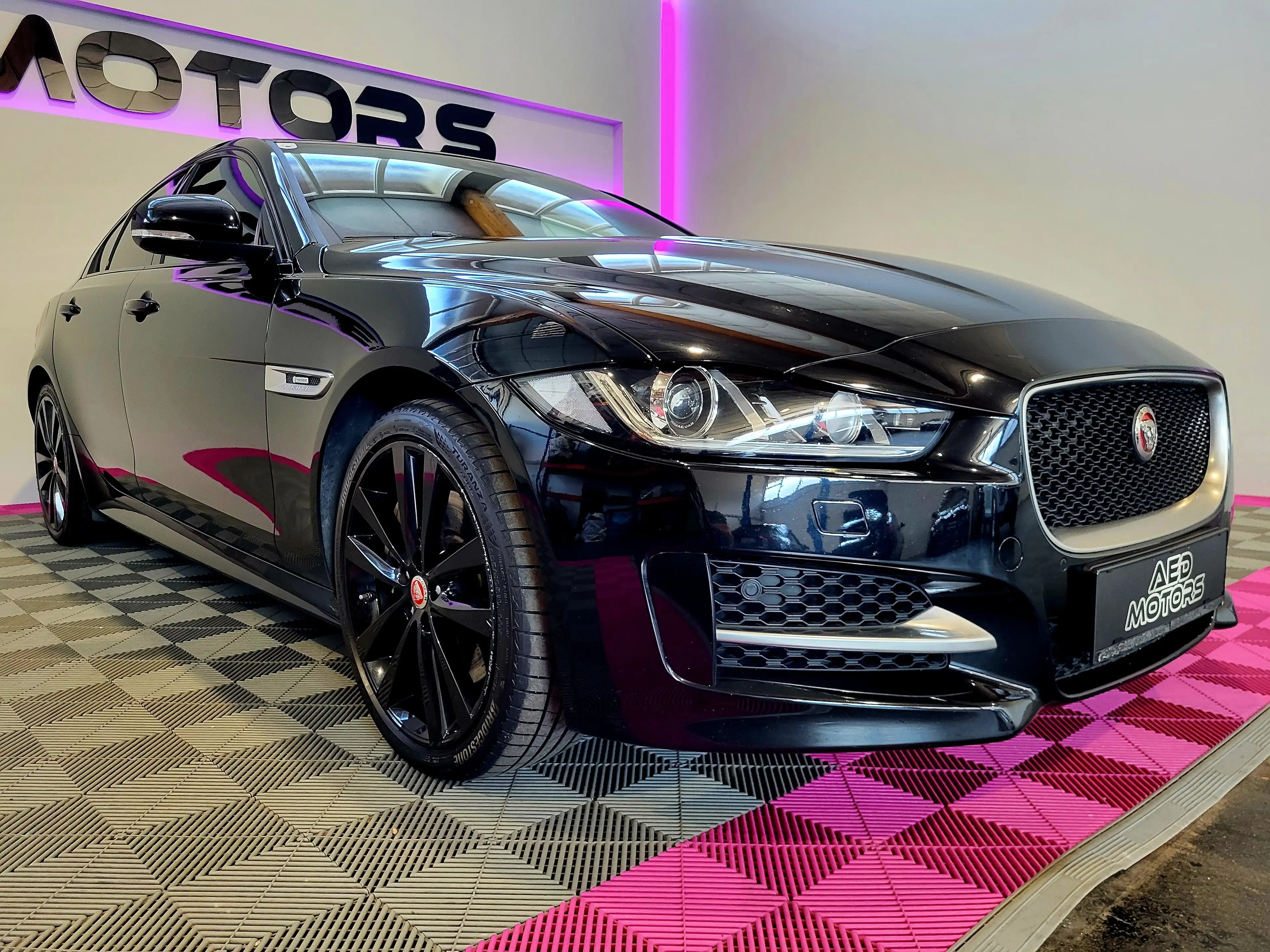 Jaguar XE R-SPORT AWD 25D — photo 13