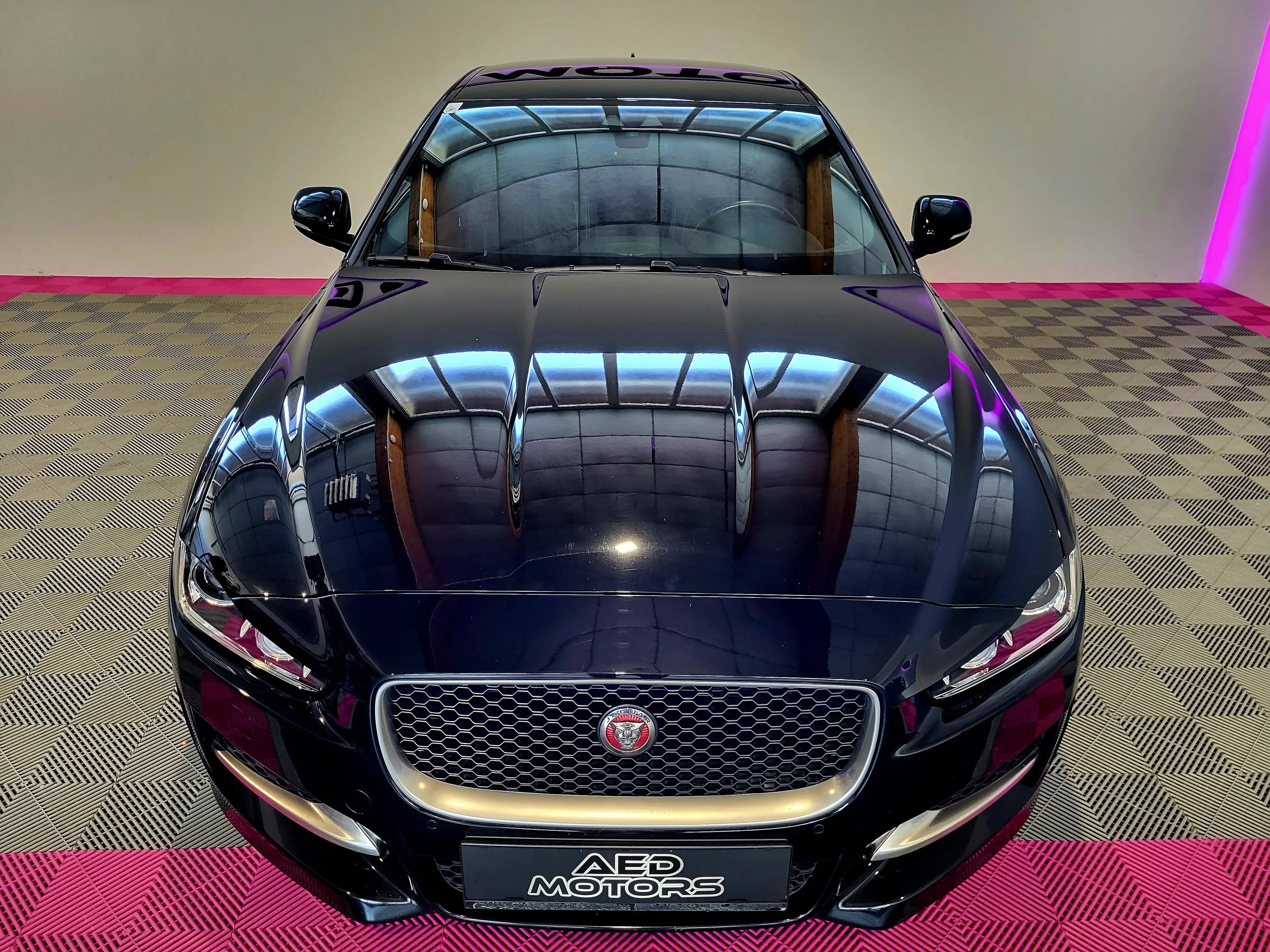 Jaguar XE R-SPORT AWD 25D — photo 12