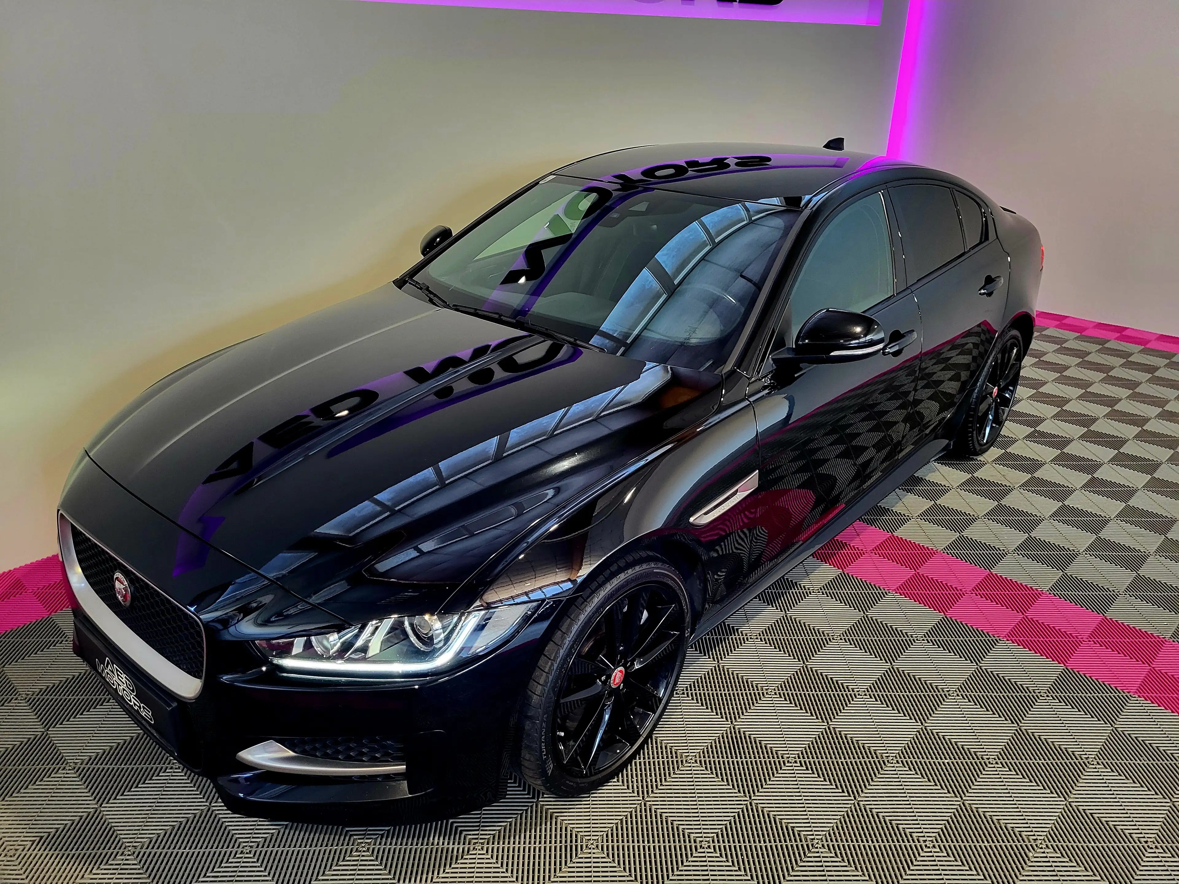 Jaguar XE R-SPORT AWD 25D