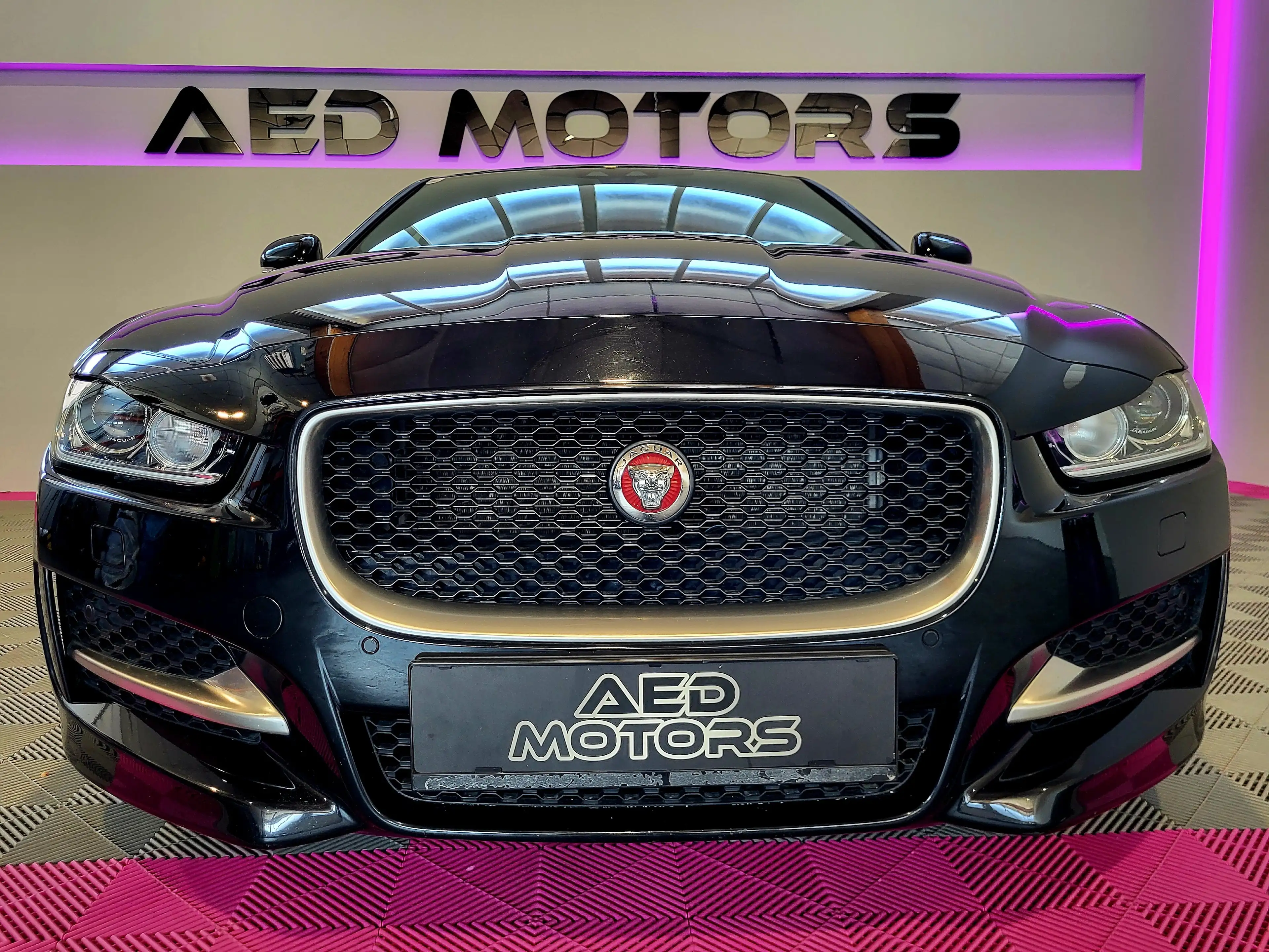 Jaguar XE R-SPORT AWD 25D — photo 11