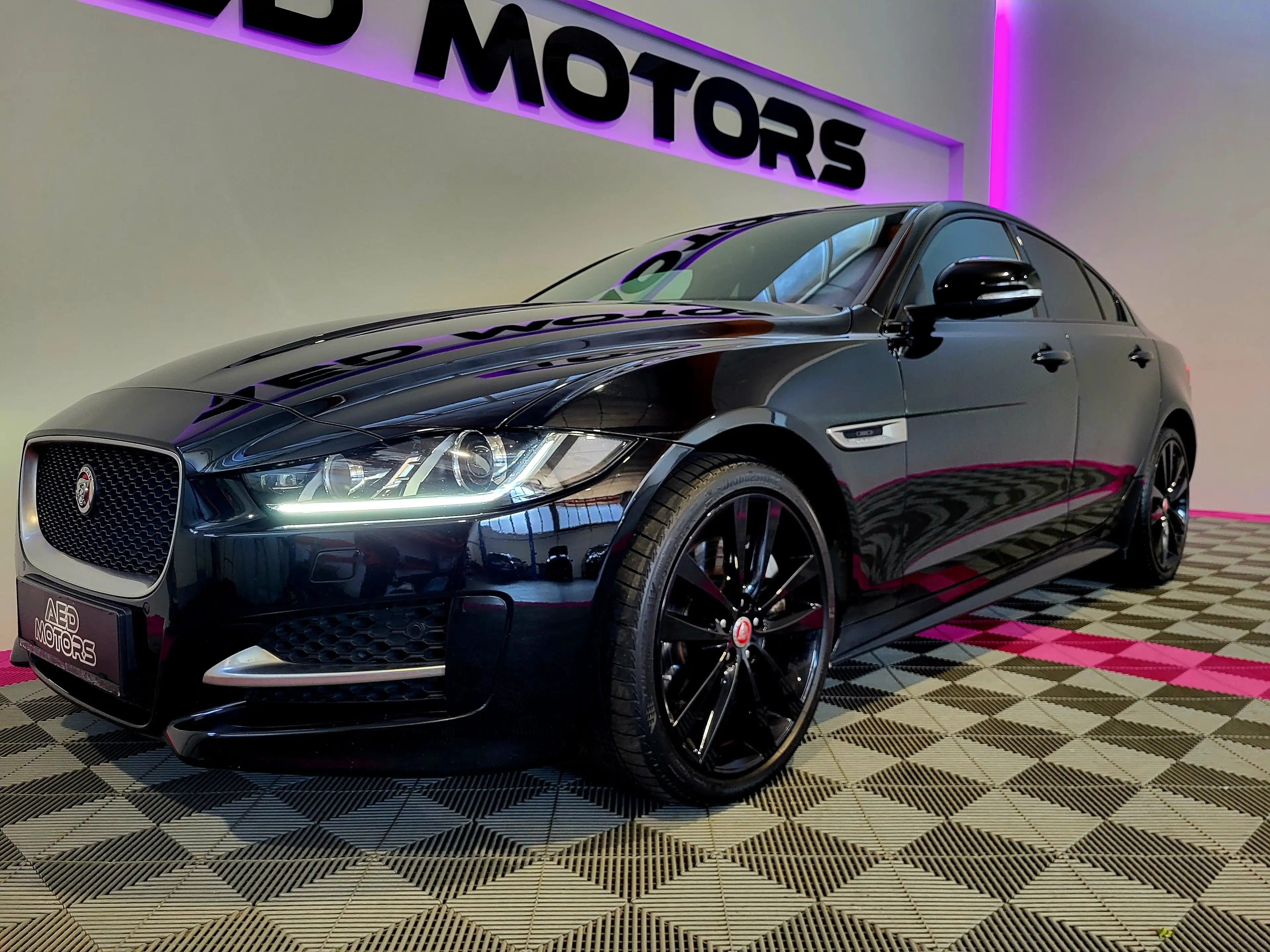 Jaguar XE R-SPORT AWD 25D — photo 15