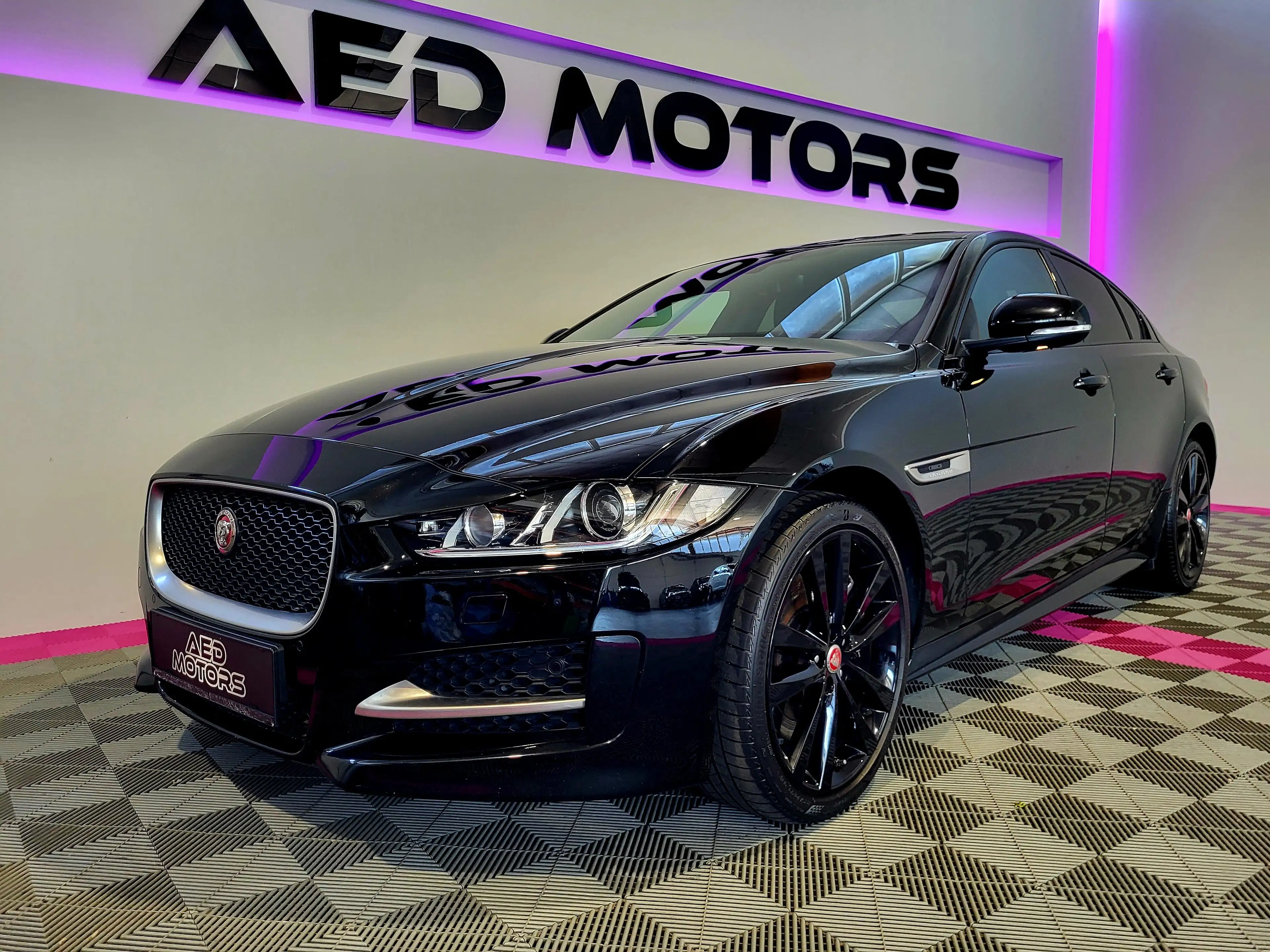 Jaguar XE R-SPORT AWD 25D