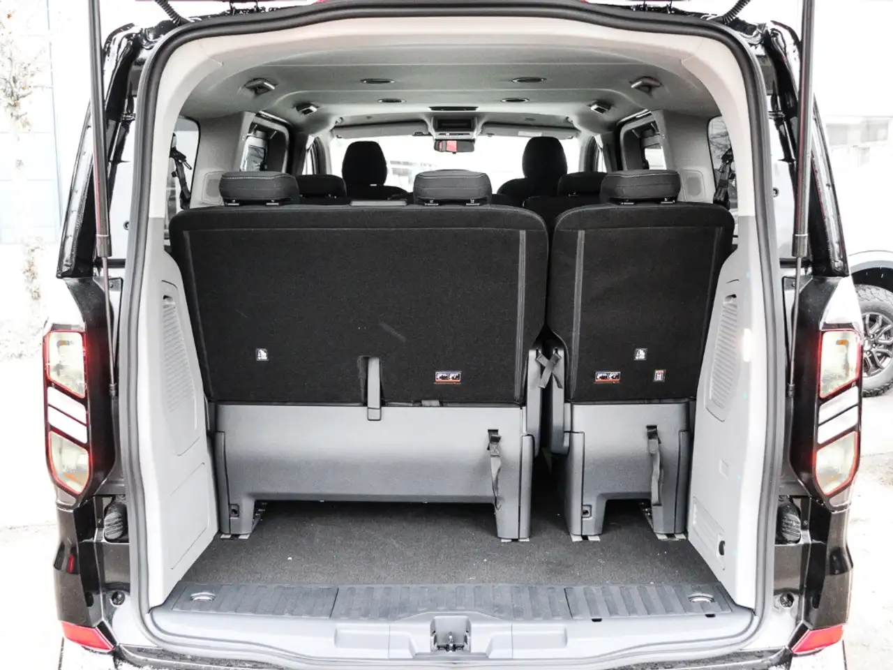 Ford Tourneo Custom Titanium L1 170PS Auto. B&O Techno 5 2x Schiebetür 15