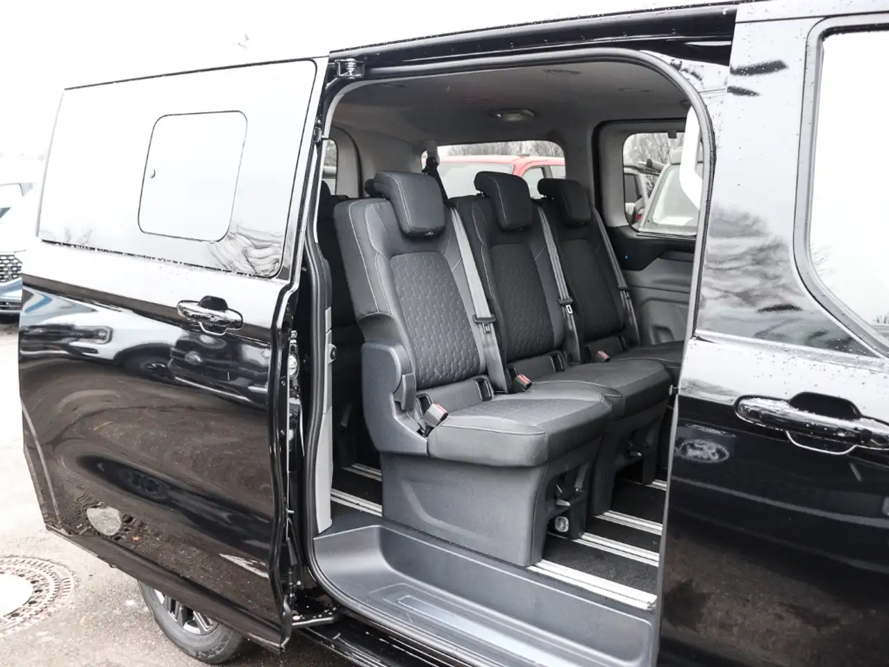 Ford Tourneo Custom Titanium L1 170PS Auto. B&O Techno 5 2x Schiebetür 14