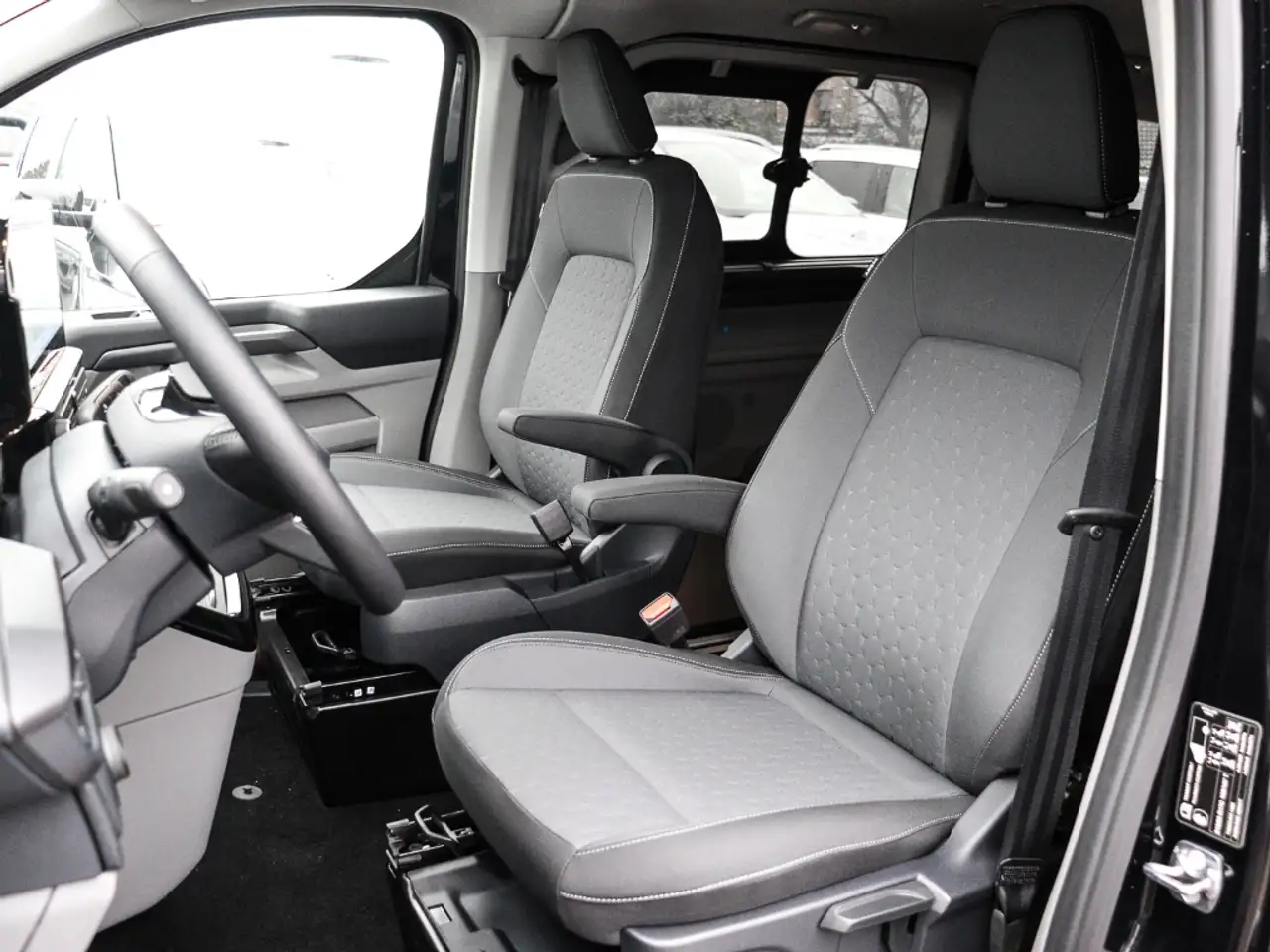 Ford Tourneo Custom Titanium L1 170PS Auto. B&O Techno 5 2x Schiebetür 7