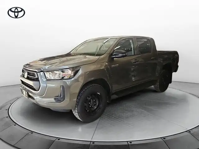 Toyota Hilux 2.4 D-4D A/T 4WD 4 porte Double Cab Comfort