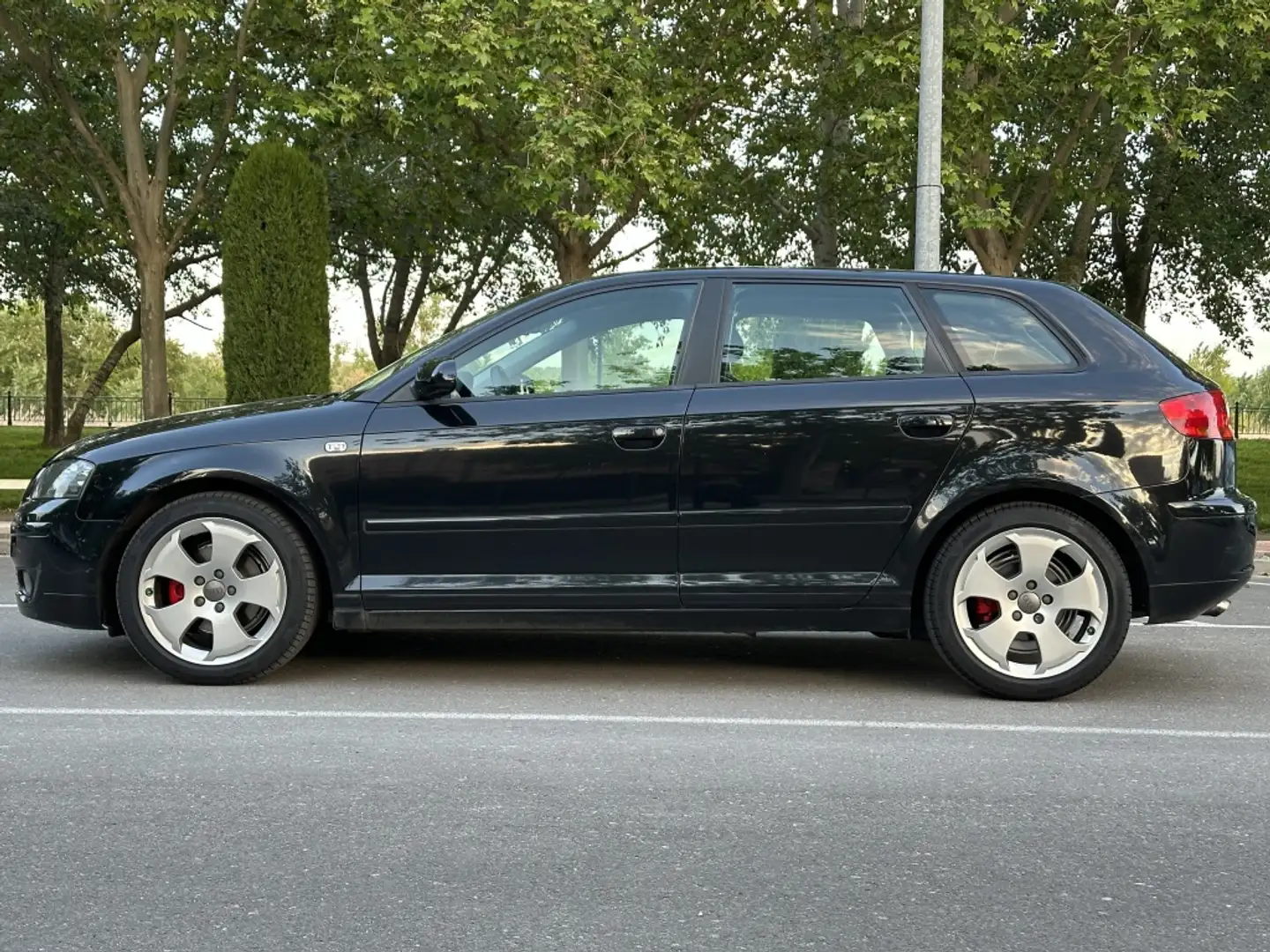 Audi A3 Sportback 2.0TDI Attraction Q. DPF Noir - 1