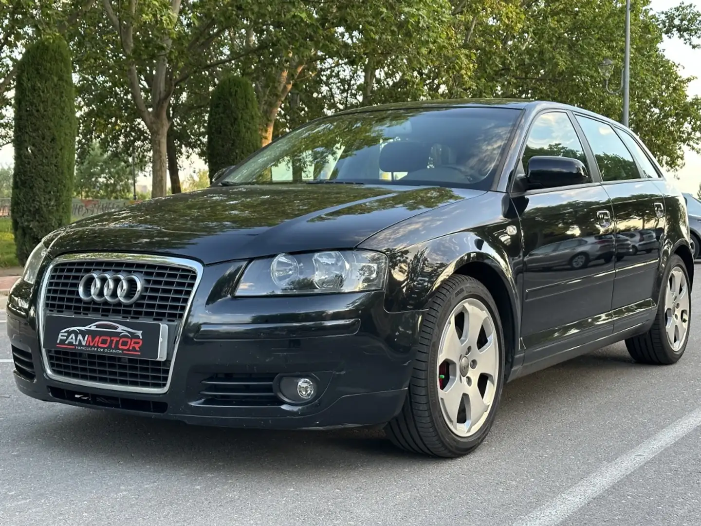 Audi A3 Sportback 2.0TDI Attraction Q. DPF Nero - 2
