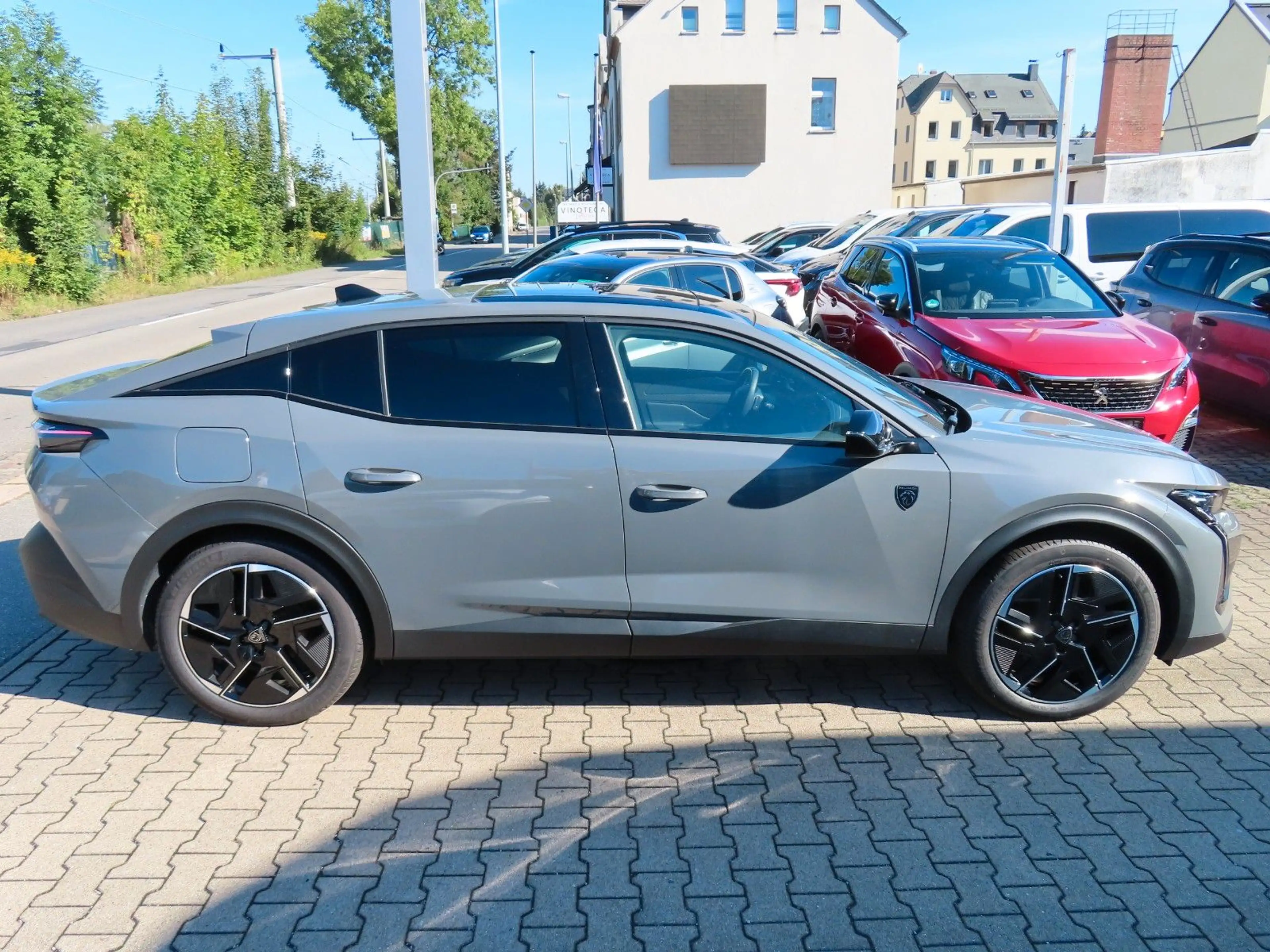 Peugeot 408 GT Hybrid 225*PANO*AHZV*Winterpaket* — photo 9