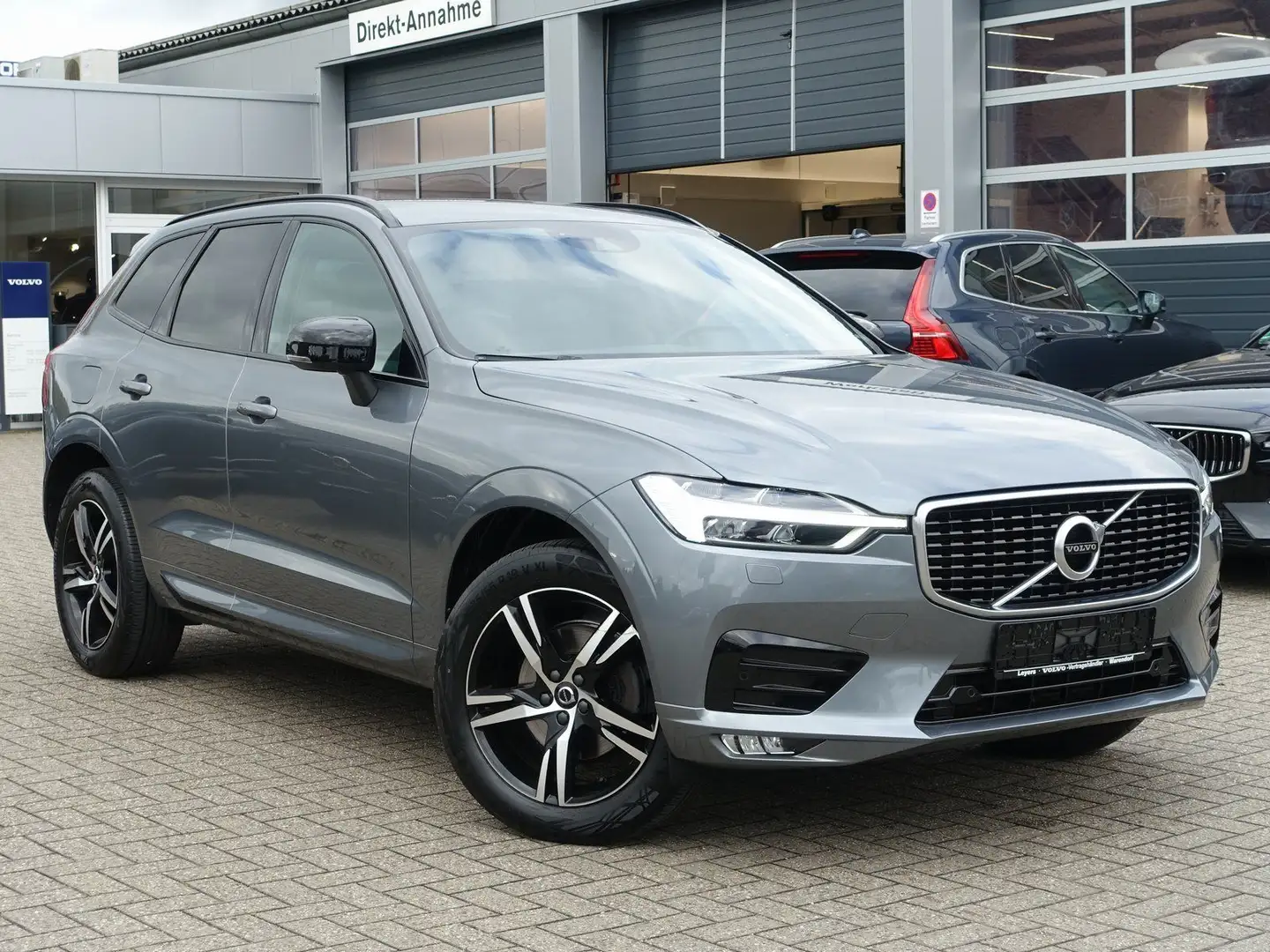 Volvo XC60 D4 DPF 2WD R Design Kamera/BLIS/Harman Grau - 2