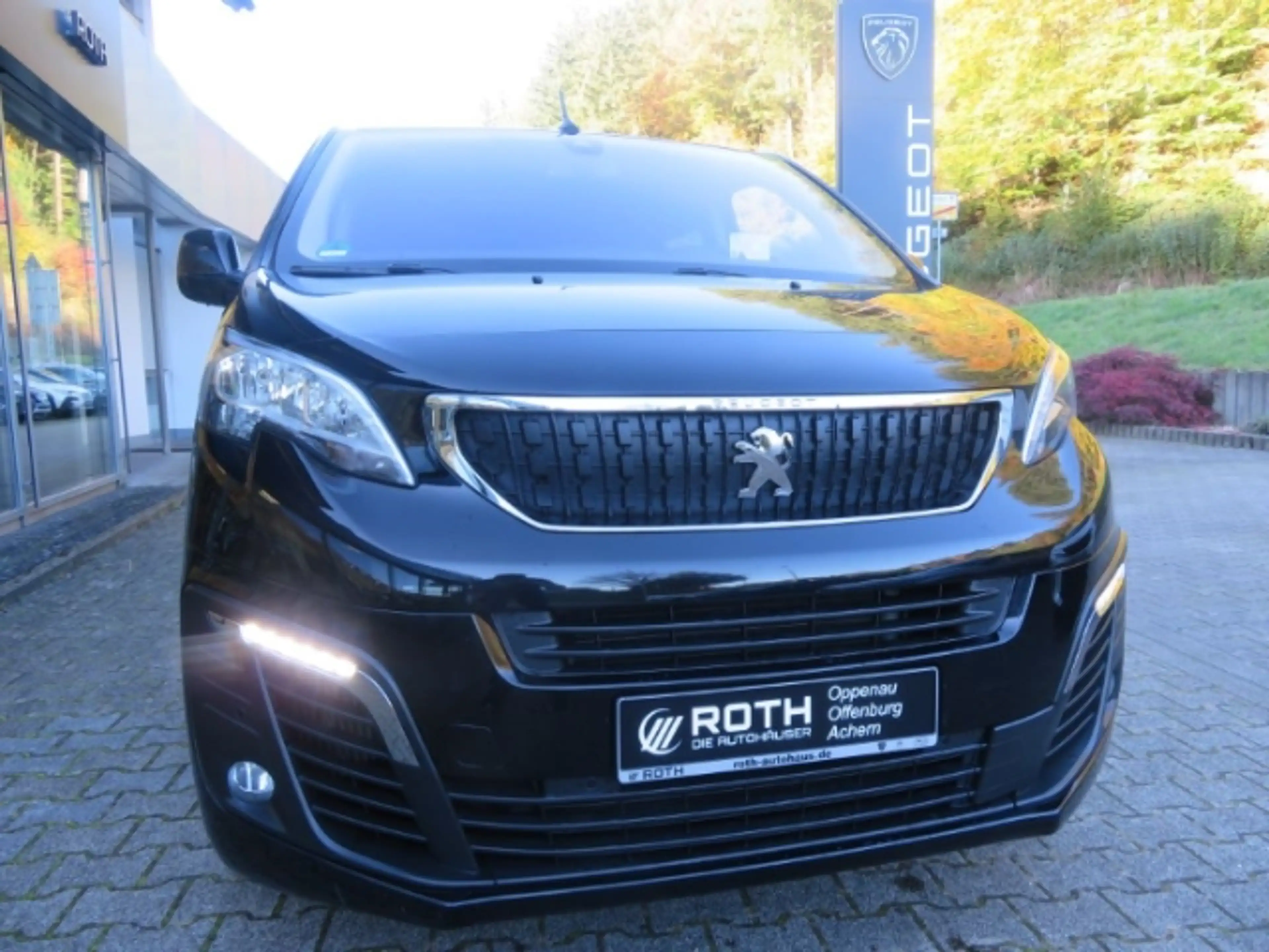 Peugeot Traveller L3 Business 2.0 BlueHDi 180 EAT8 HUD Navi ACC Appl — photo 2