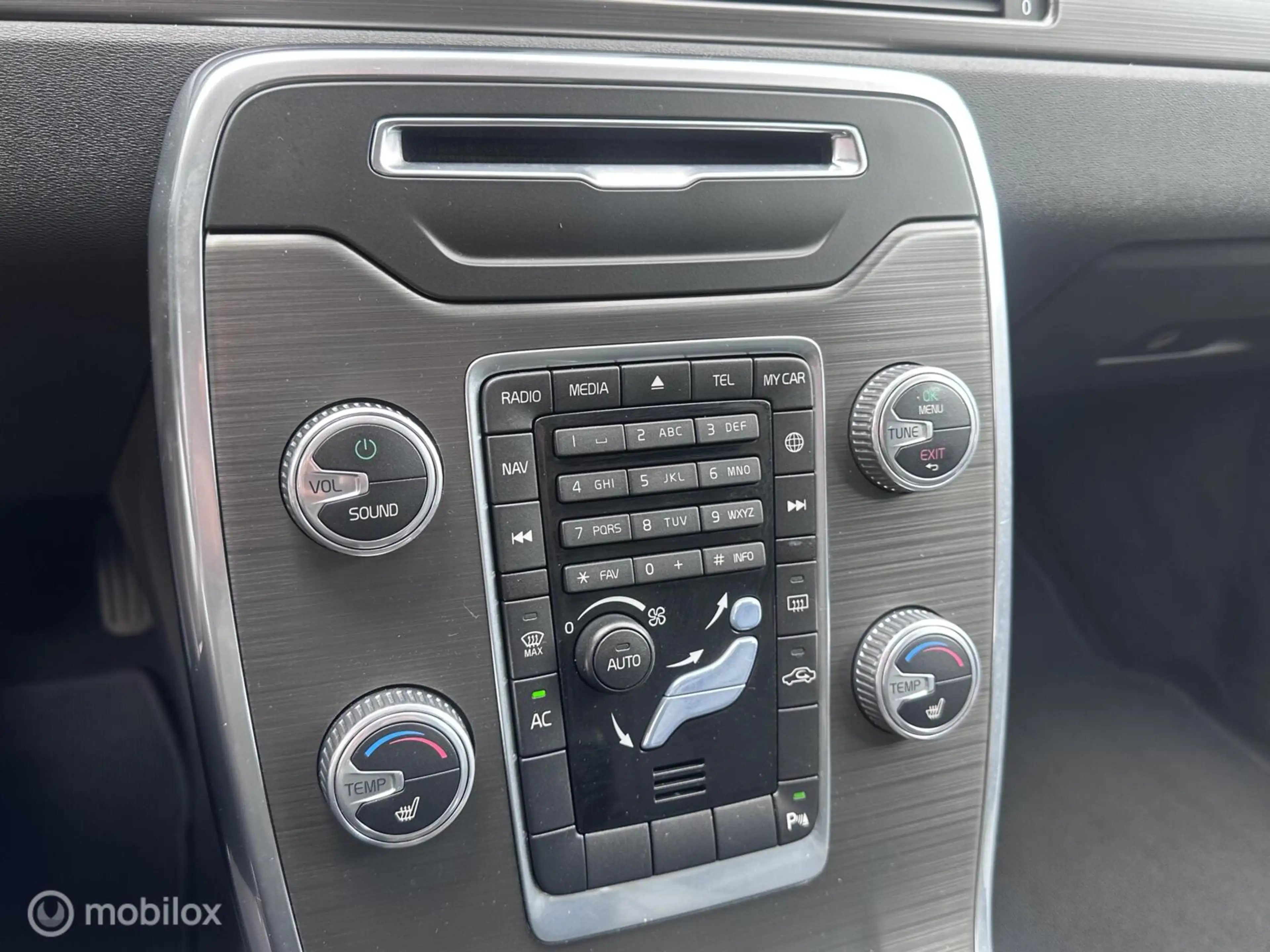 Volvo V70 T4 Momentum|Automaat|Standkachel|Trekhaak|Leder|Na — photo 30