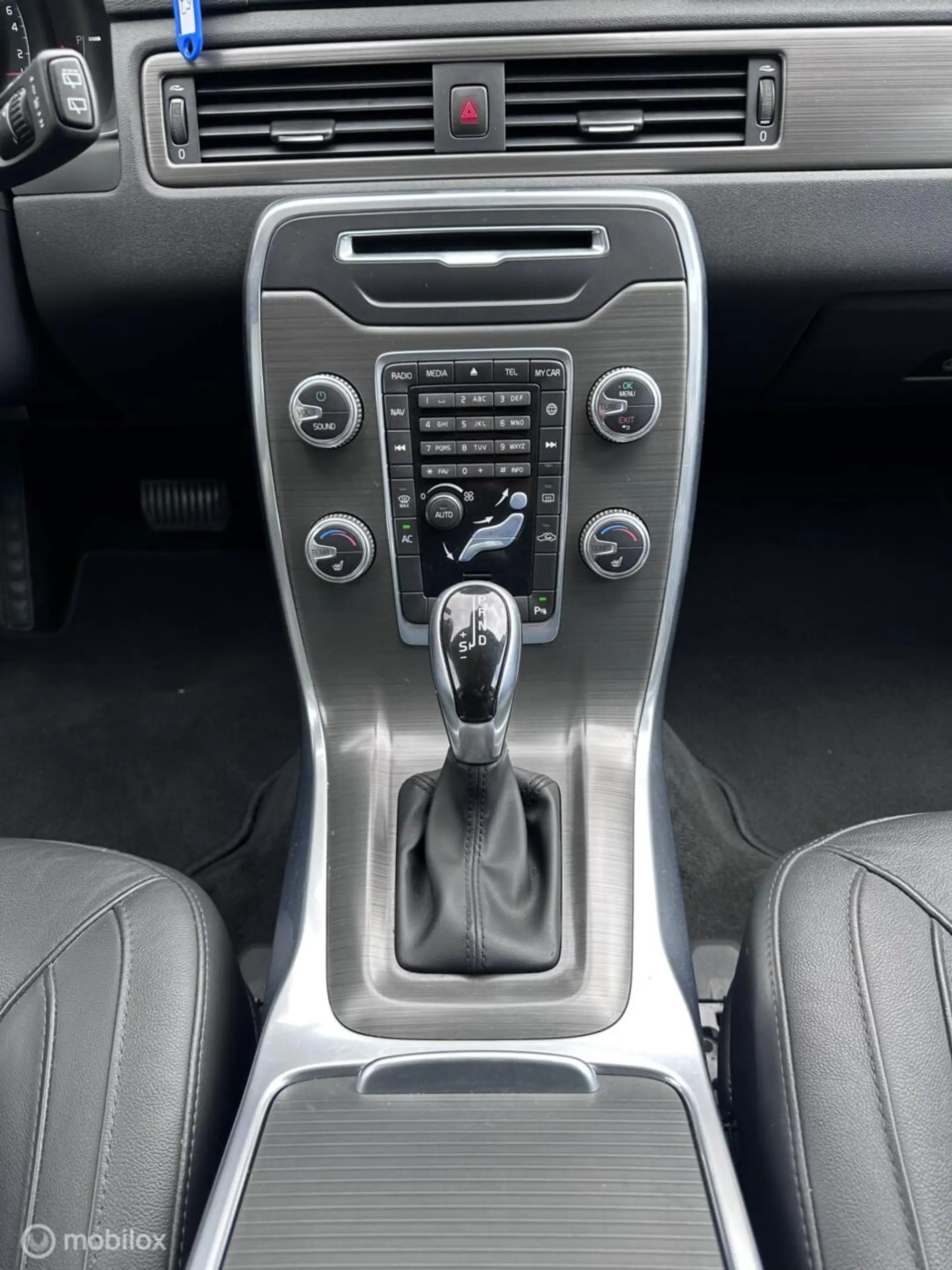 Volvo V70 T4 Momentum|Automaat|Standkachel|Trekhaak|Leder|Na — photo 46
