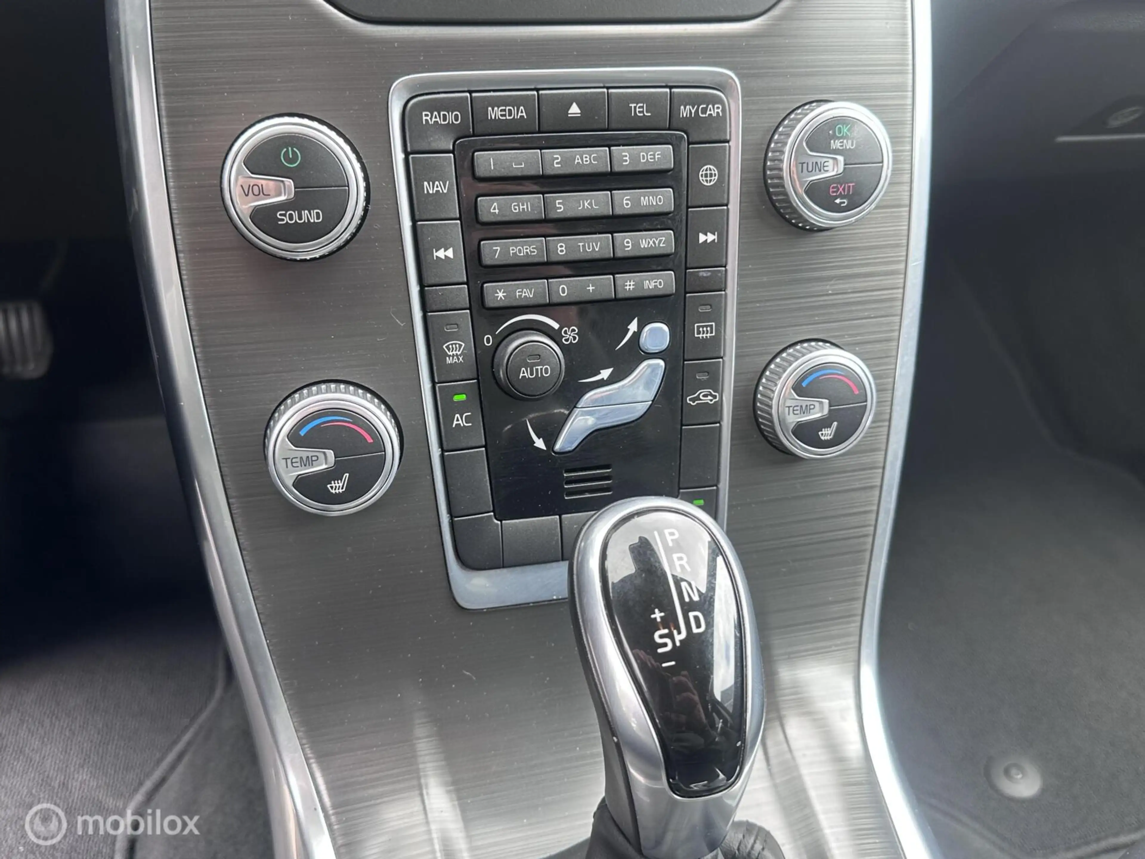 Volvo V70 T4 Momentum|Automaat|Standkachel|Trekhaak|Leder|Na — photo 18