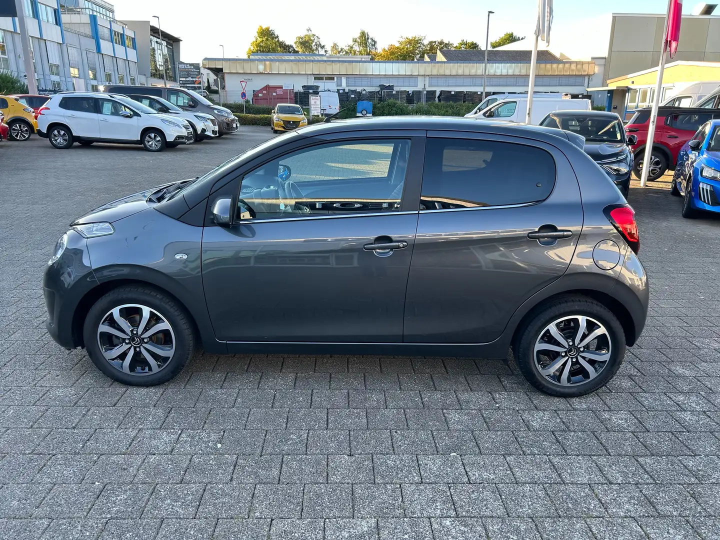 Citroen C1 5-Türer VTi 72 S&S Shine Grau - 2