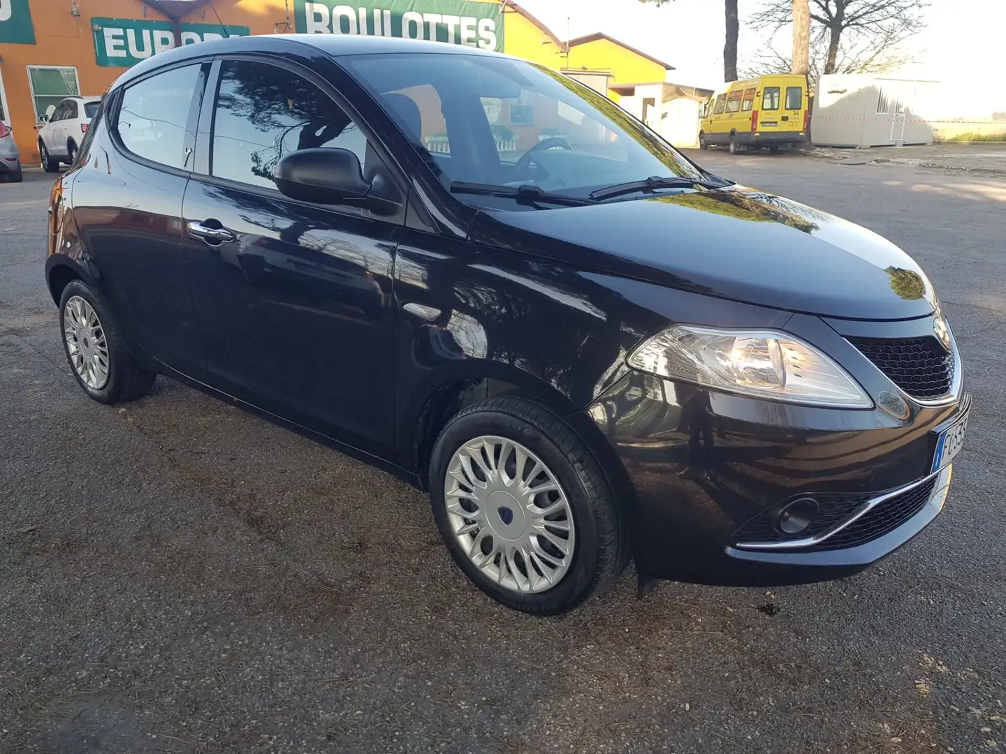 Lancia Ypsilon 1.2 69 CV 5 porte Gold Nero - 2