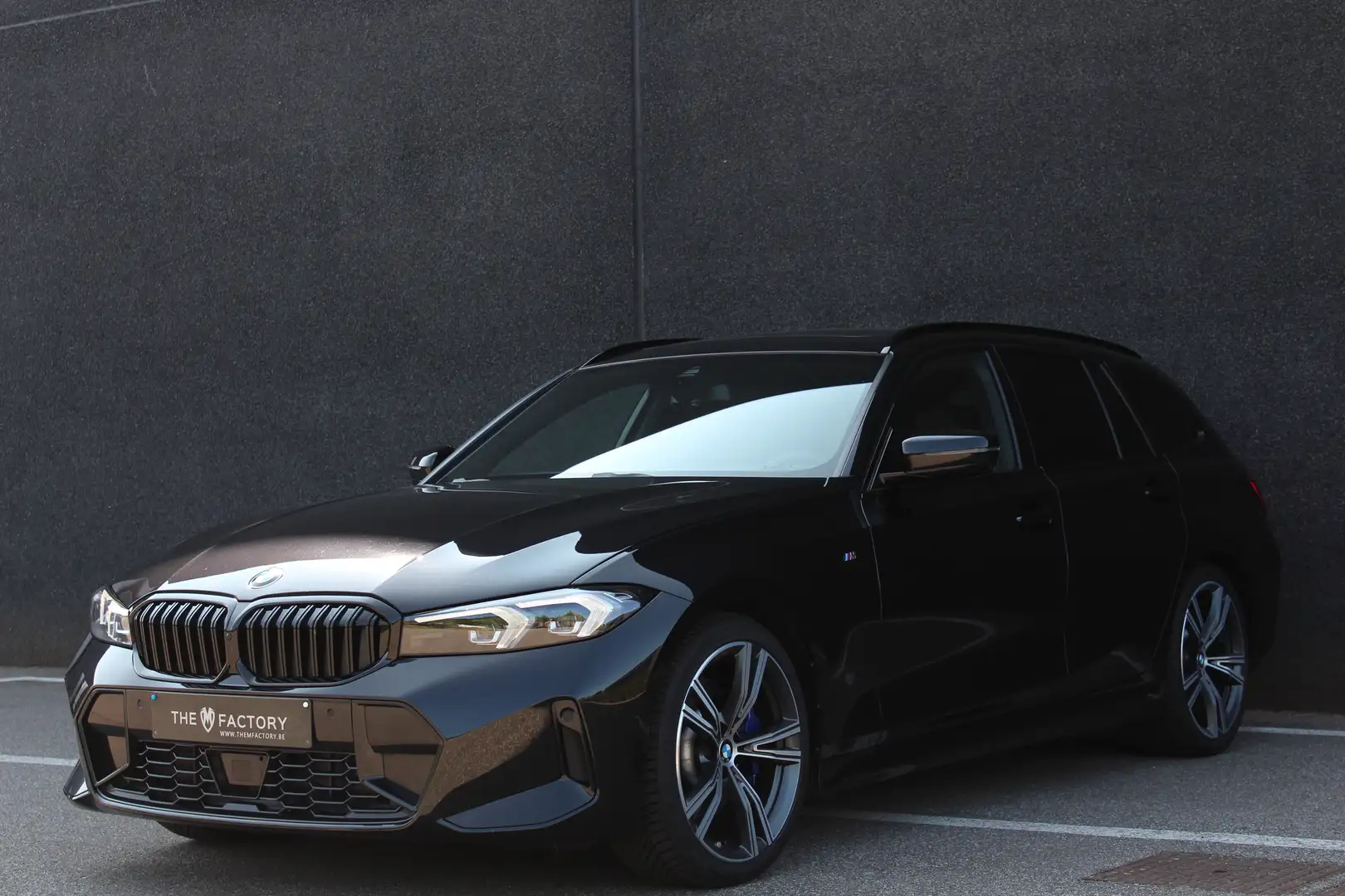 BMW 330 i Touring - M Pack - Pano - Alarm - Live Cockpit Noir - 1