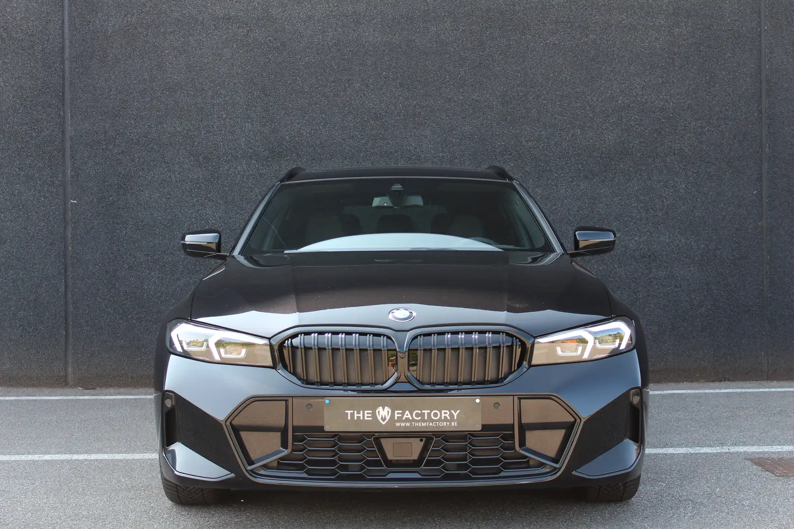 BMW 330 i Touring - M Pack - Pano - Alarm - Live Cockpit Noir - 2