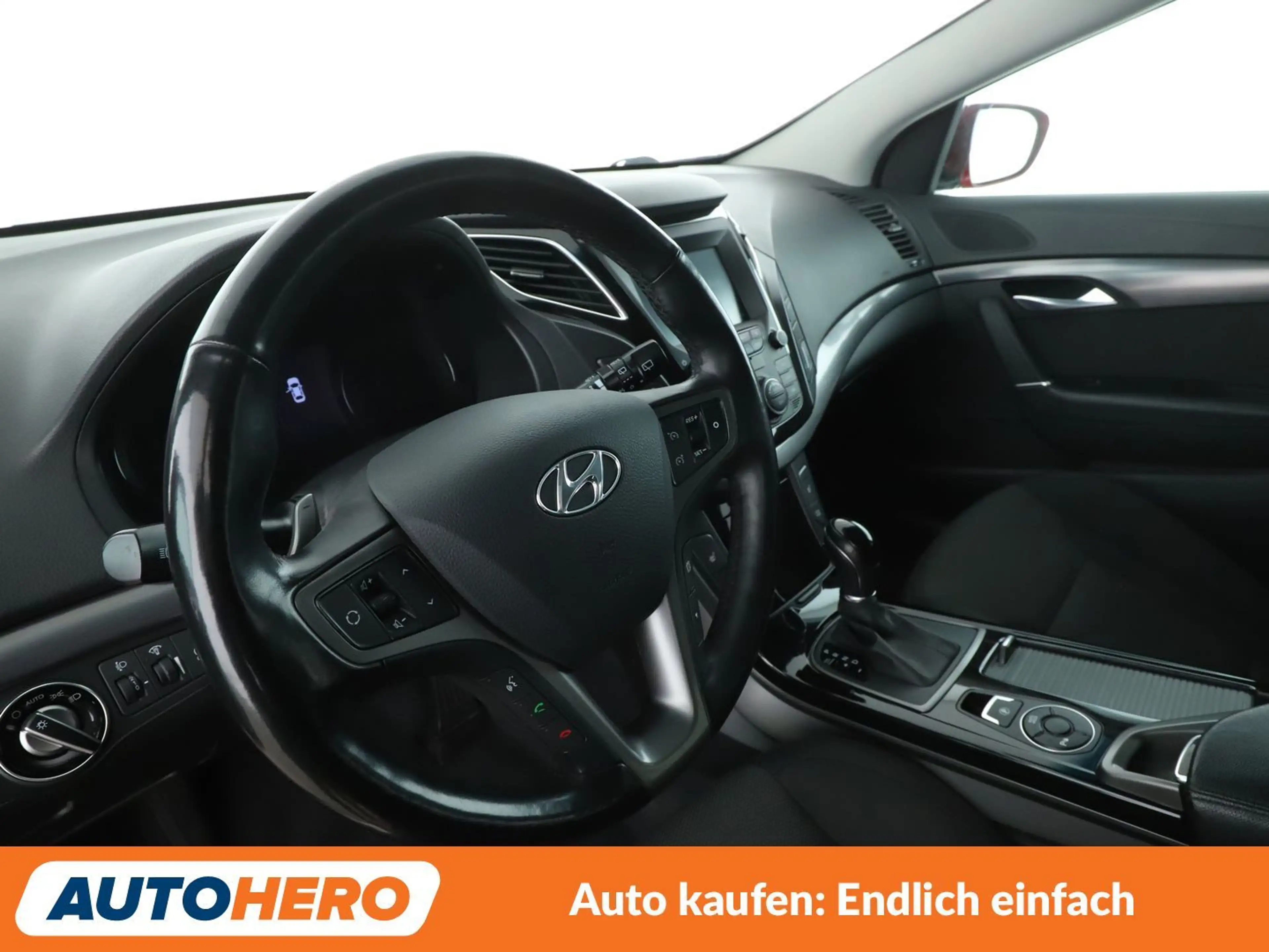Hyundai i40 1.6 CRDi Space Aut*NAVI*TEMPO*CAM*PDC*SHZ* — photo 11