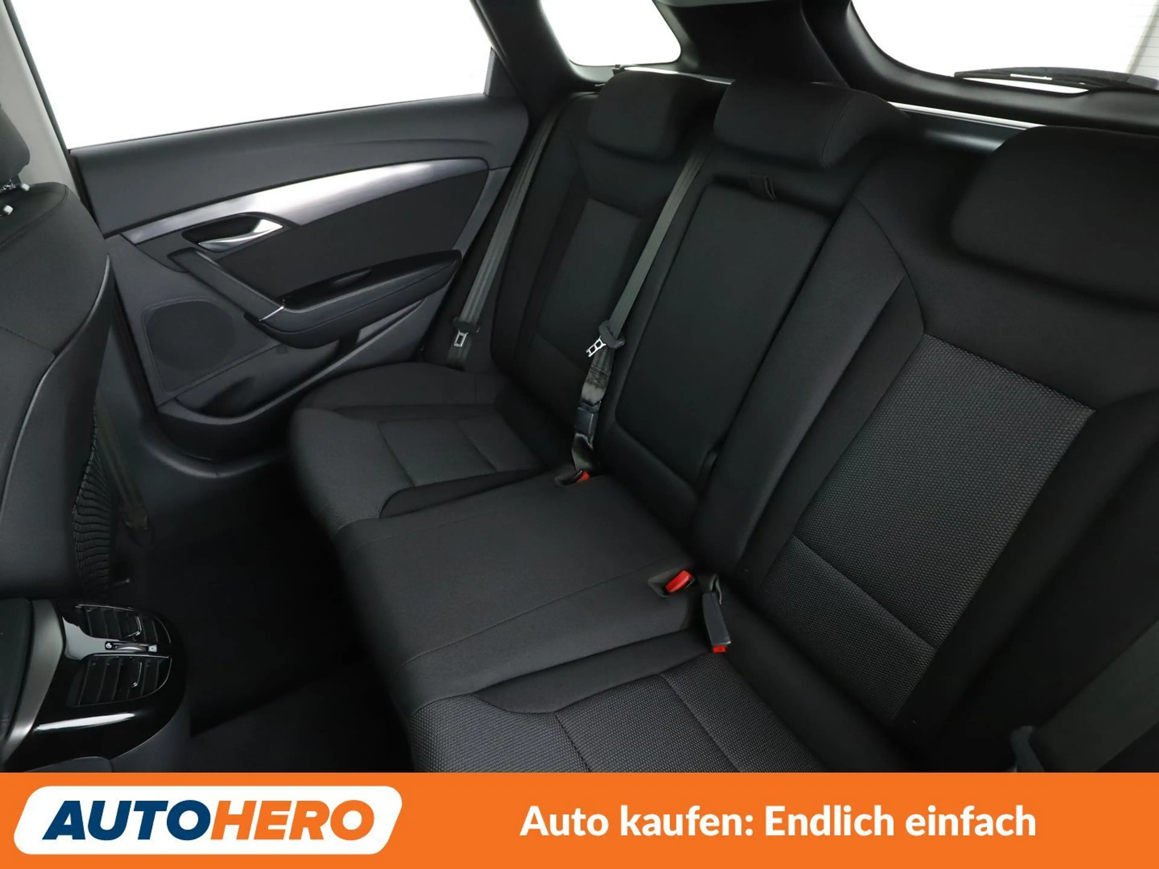 Hyundai i40 1.6 CRDi Space Aut*NAVI*TEMPO*CAM*PDC*SHZ* — photo 14