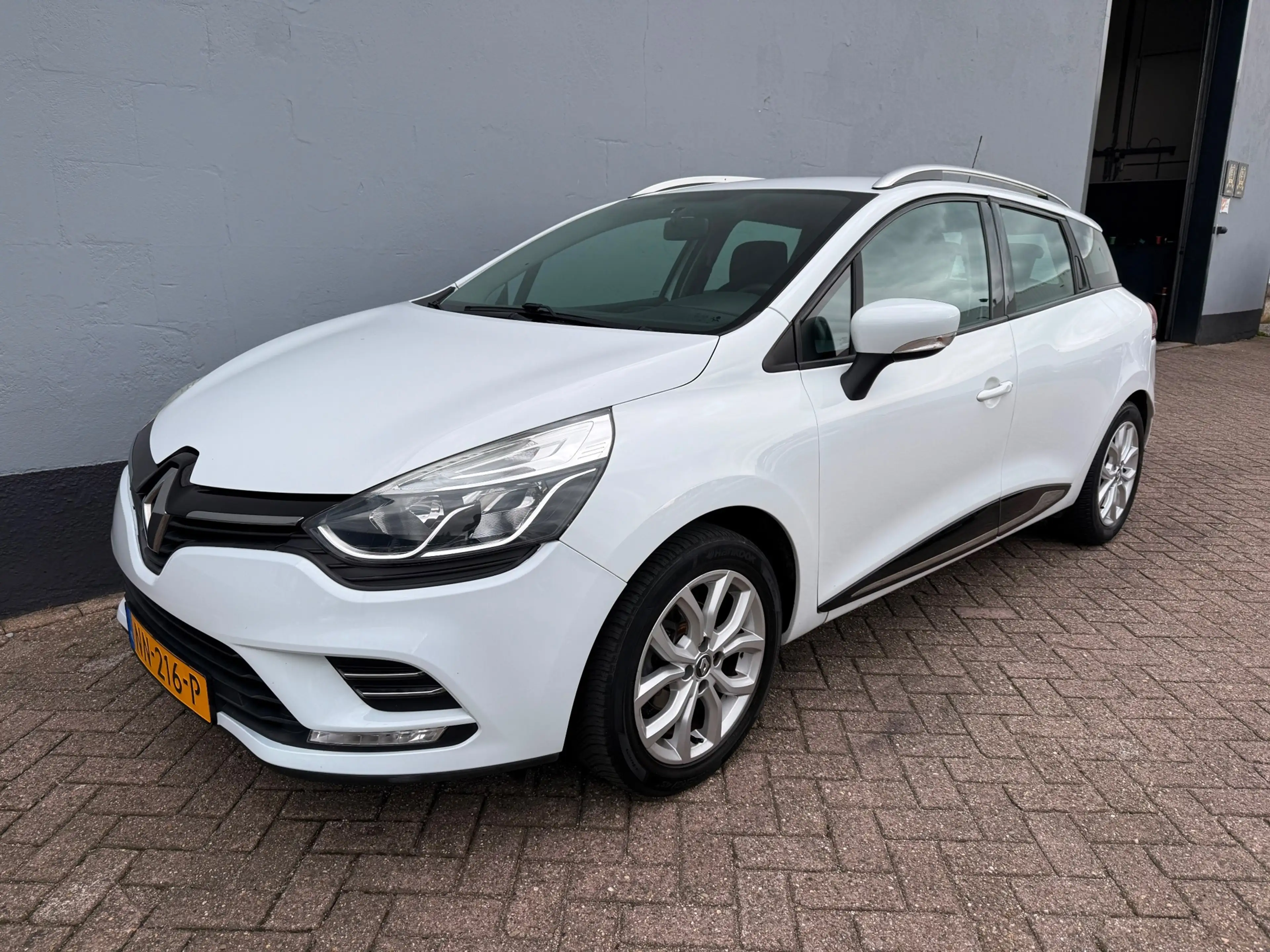 Renault Clio Estate 0.9 TCe Zen - Navigatie - Trekhaak