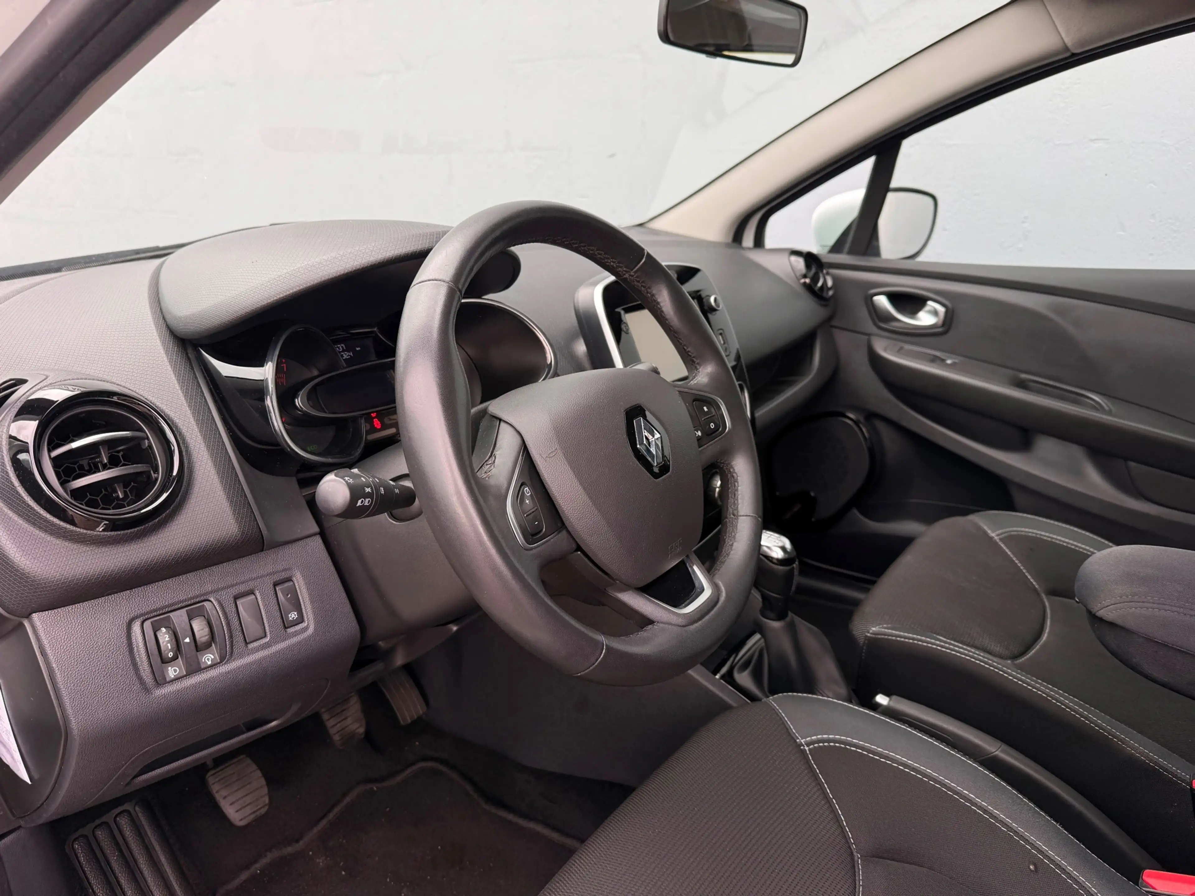 Renault Clio Estate 0.9 TCe Zen - Navigatie - Trekhaak — photo 9