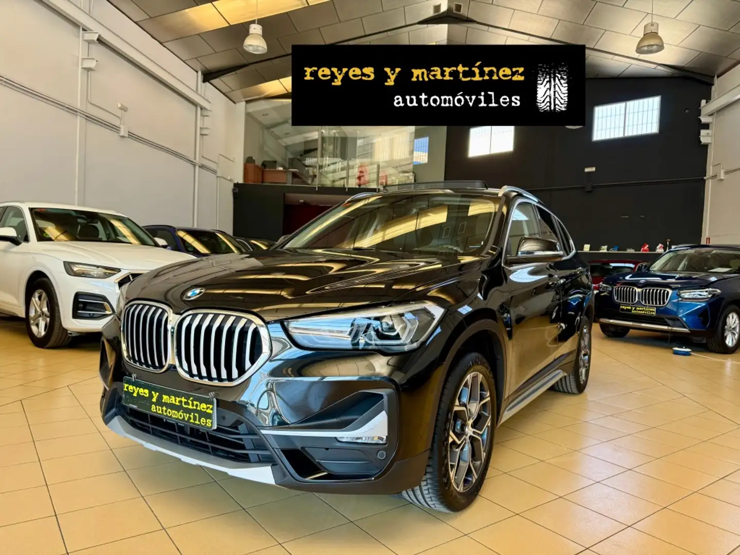 BMW X1 sDrive 18dA Corporate Zwart - 1