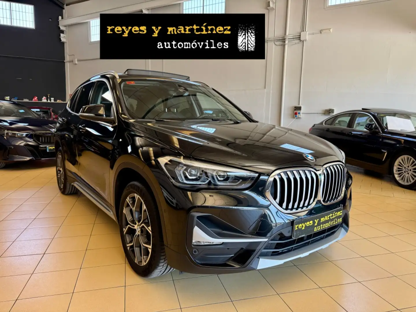 BMW X1 sDrive 18dA Corporate Zwart - 2