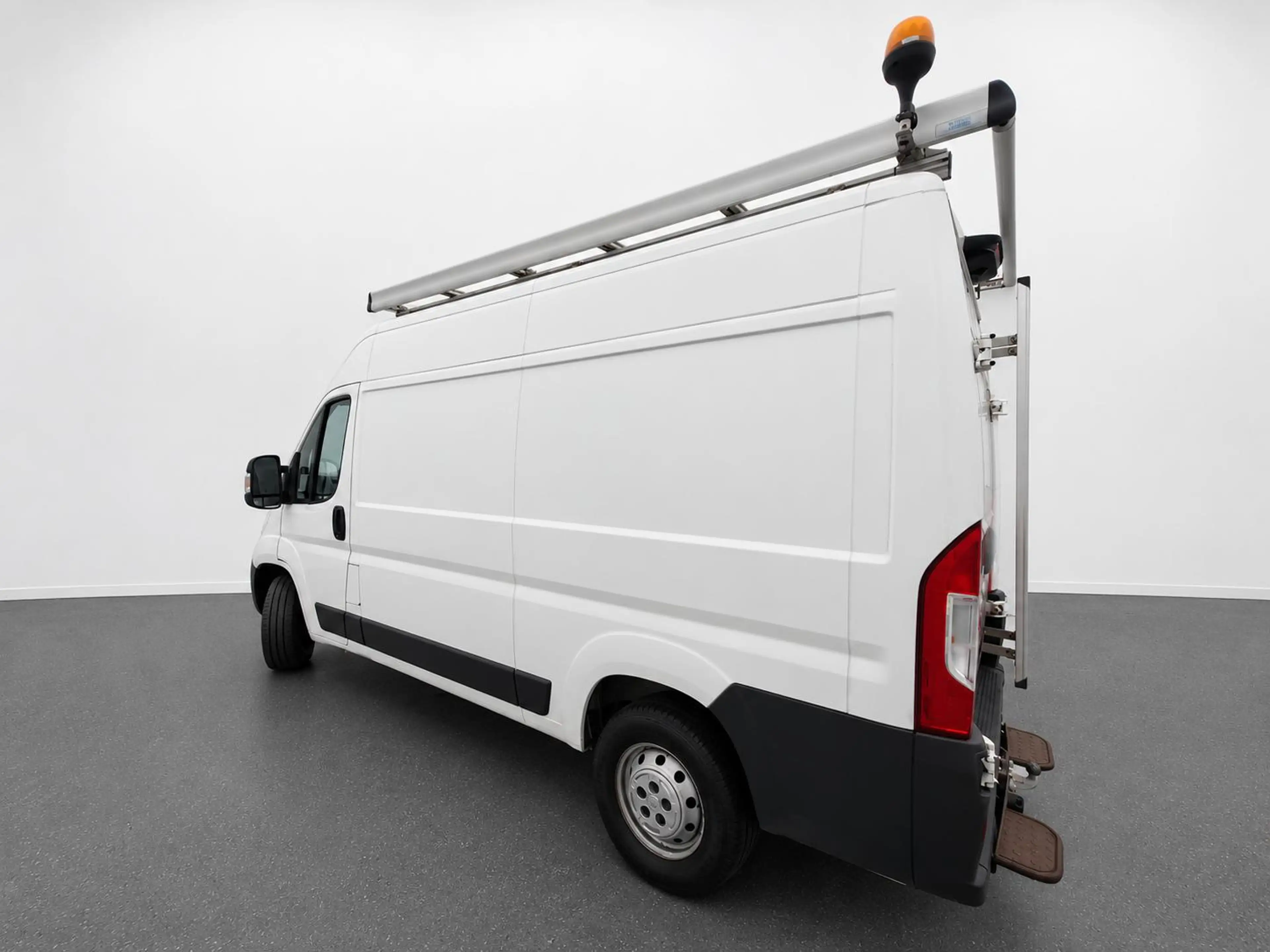 Peugeot Boxer 2.2 BlueHDi 165PK Premium L2H2 Trekhaak Navigatie — photo 6