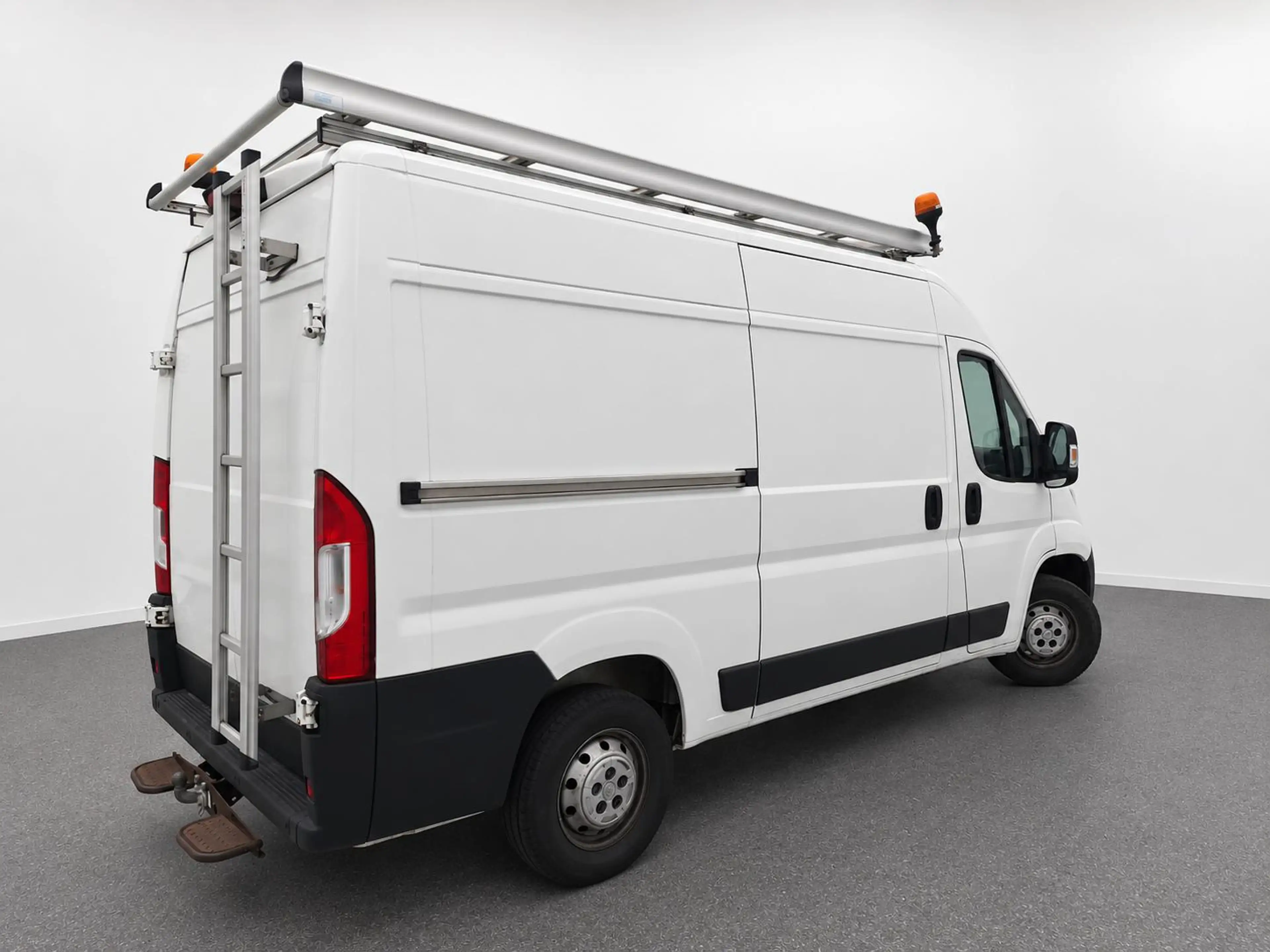 Peugeot Boxer 2.2 BlueHDi 165PK Premium L2H2 Trekhaak Navigatie — photo 8