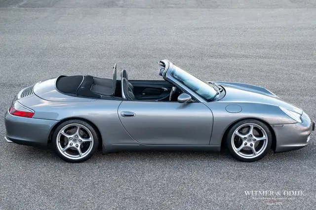 Porsche 911 view 22