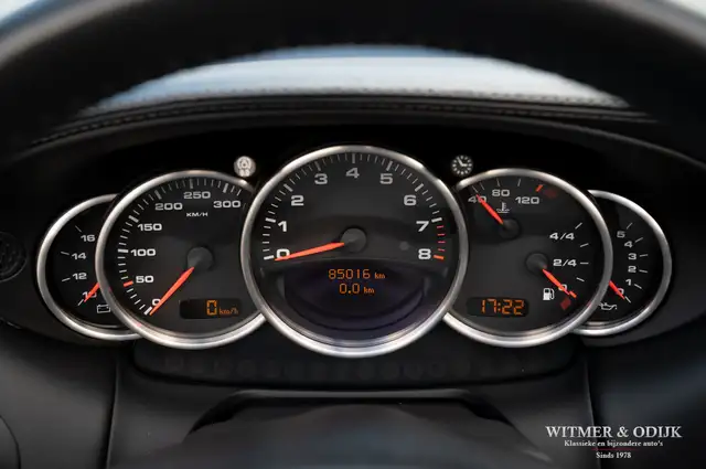 Porsche 911 view 16