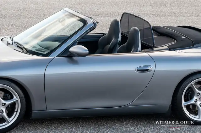 Porsche 911 view 23