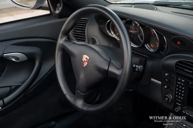 Porsche 911 view 13