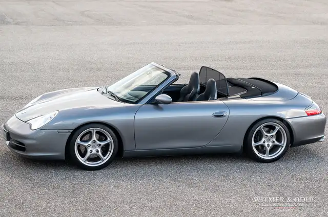 Porsche 911 view 7