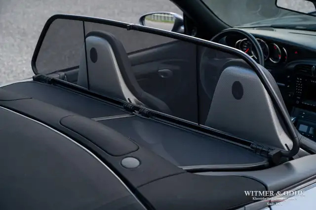 Porsche 911 view 27