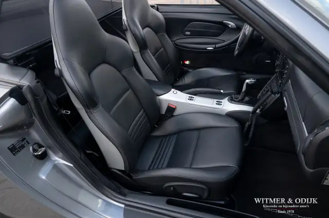 Porsche 911 view 11