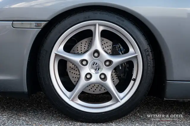 Porsche 911 view 26