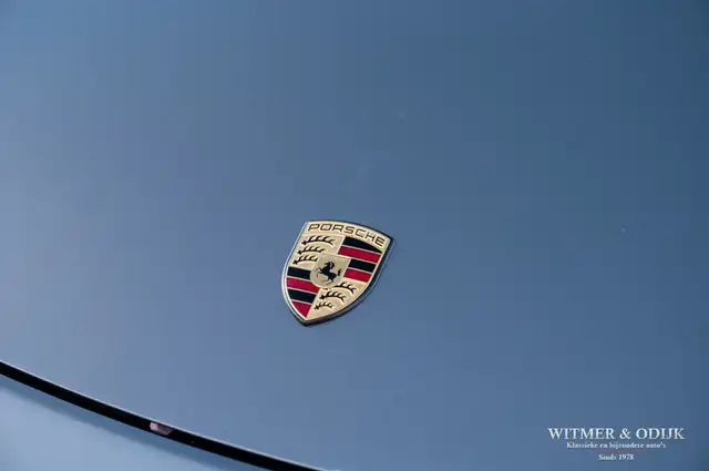 Porsche 911 view 25