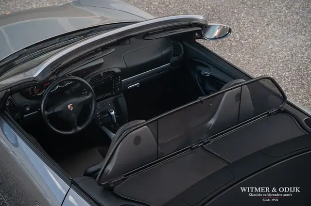 Porsche 911 view 21