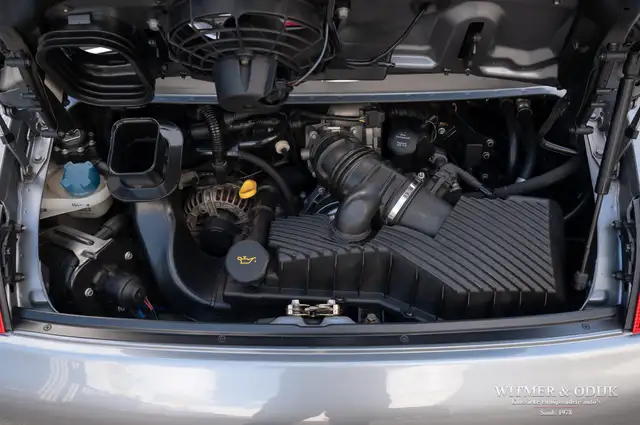 Porsche 911 view 29