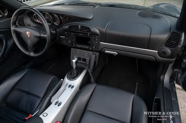 Porsche 911 view 12