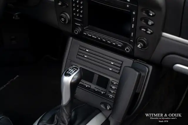 Porsche 911 view 14