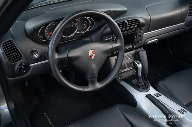Porsche 911 view 15