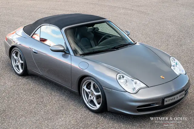 Porsche 911 view 6